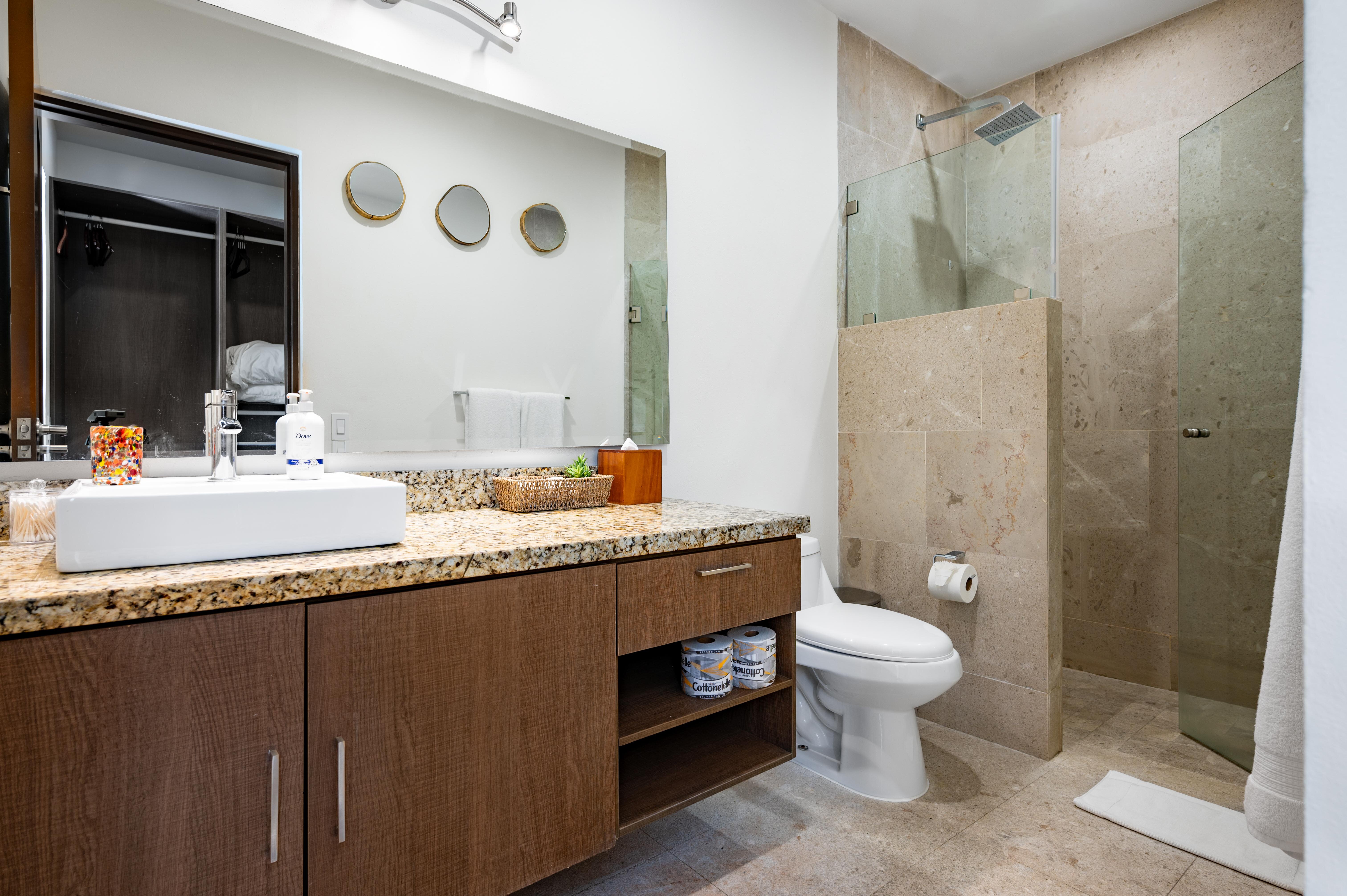 Nayri Life & Spa 208